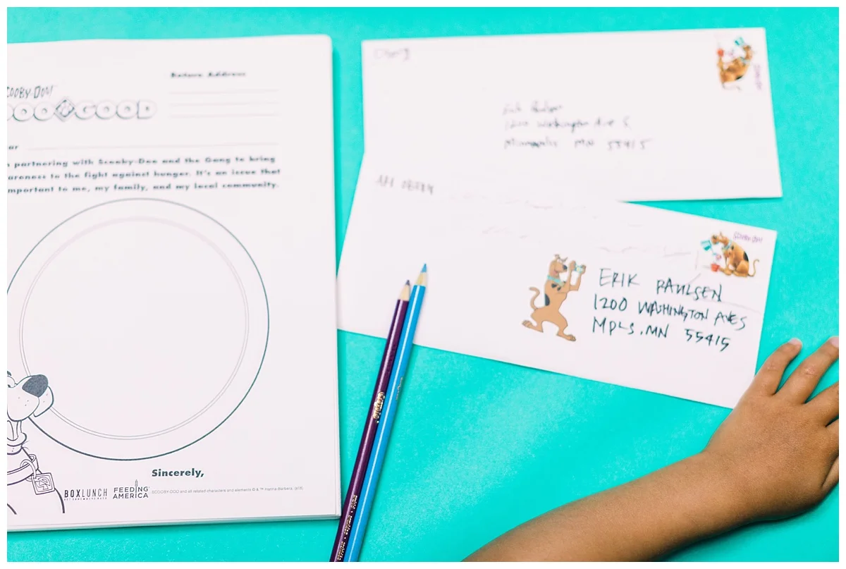 minneapolis family photographer | minneapolis influencer|  minneapolis family volunteer | volunteering with kids | scooby-doo | doogood | feeding america 