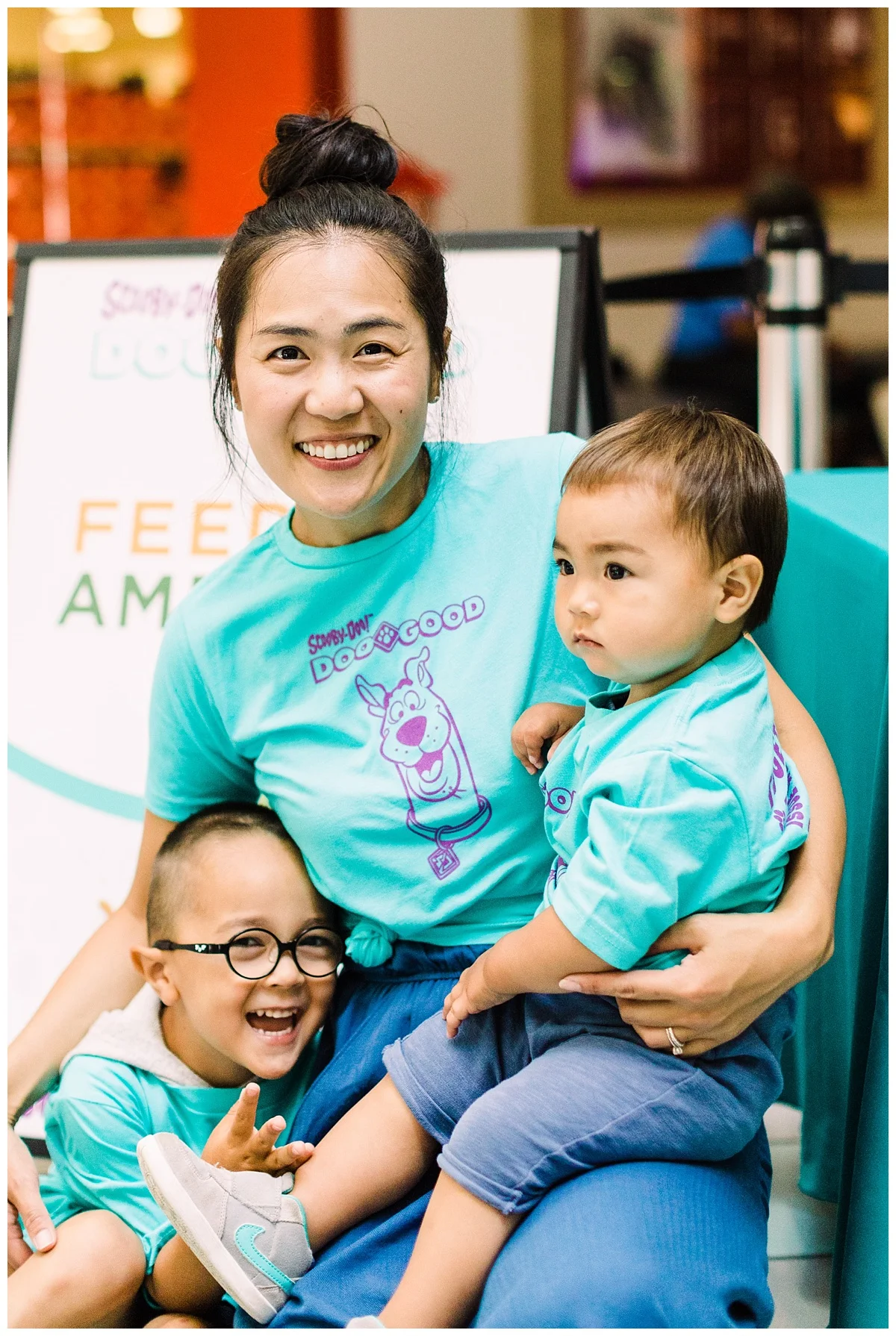 minneapolis family photographer | minneapolis influencer|  minneapolis family volunteer | volunteering with kids | scooby-doo | doogood | feeding america 
