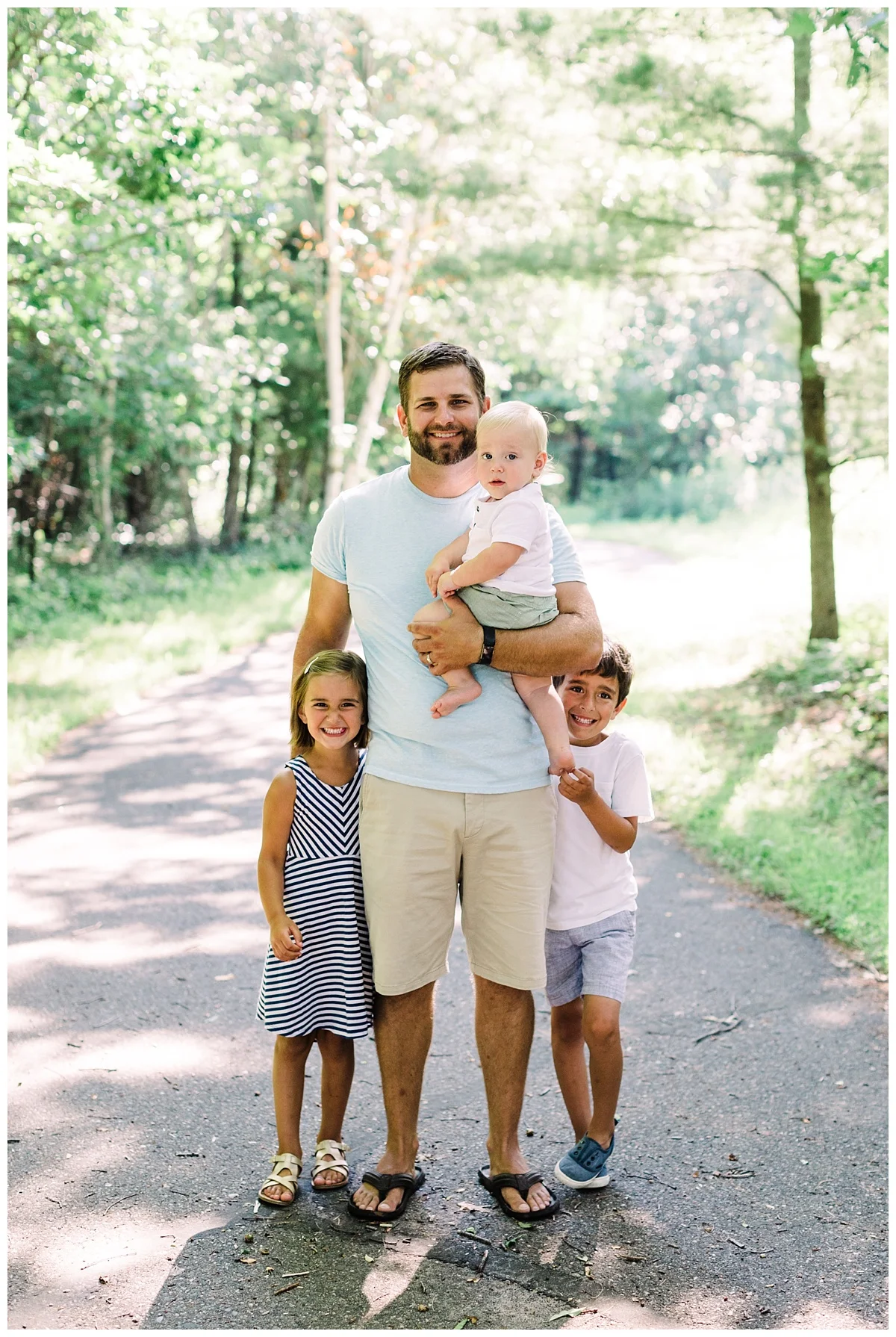 elk river family photographer | minneapolis family photographer | backyard lifestyle | natural light family photo by Hyojin Oberg | lifestyle family photos