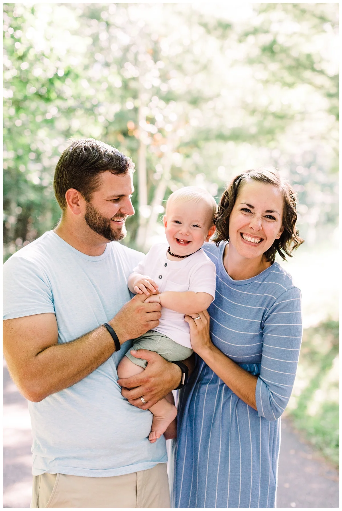 elk river family photographer | minneapolis family photographer | backyard lifestyle | natural light family photo by Hyojin Oberg | lifestyle family photos