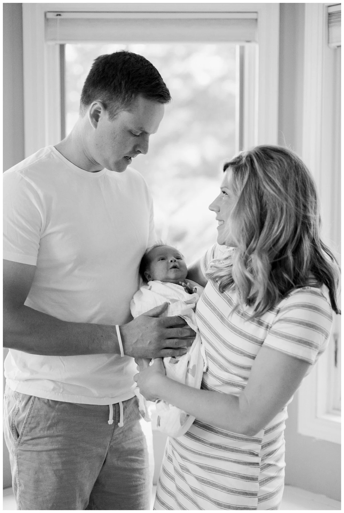 Minneapolis Newborn Photography | Minneapolis Newborn photographer | Minneapolis Family Photographer| natural light photography | in-home newborn session | Photos by Hyojin Oberg 