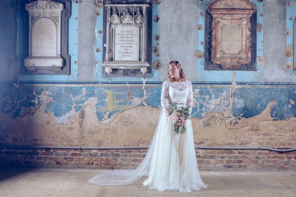 SUZANNE HARRINGTON BRIDE SH BRIDE makes beautiful bespoke wedding dresses taking its inspiration from a love of fabrics and vintage clothing. All dresses are handmade in the market.