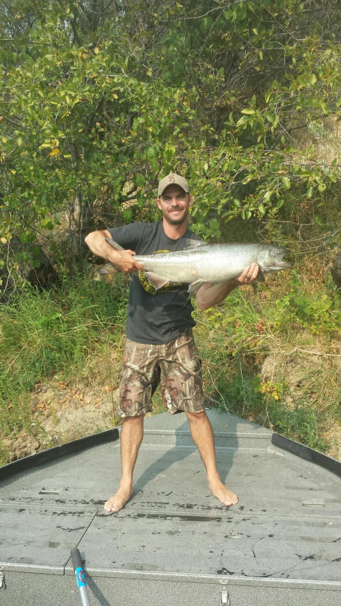 Sacramento River king salmon held by John Pearl of SalmonSacRiver.com