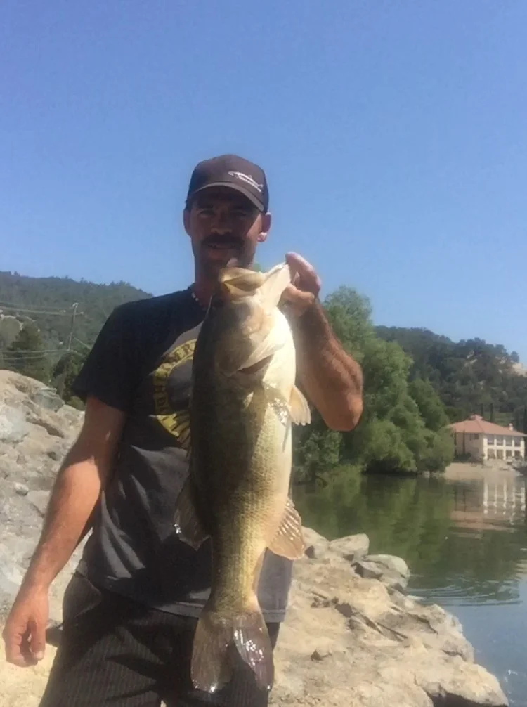 8 pound Largemouth Bass caught by John Pearl of SalmonSacRiver.com