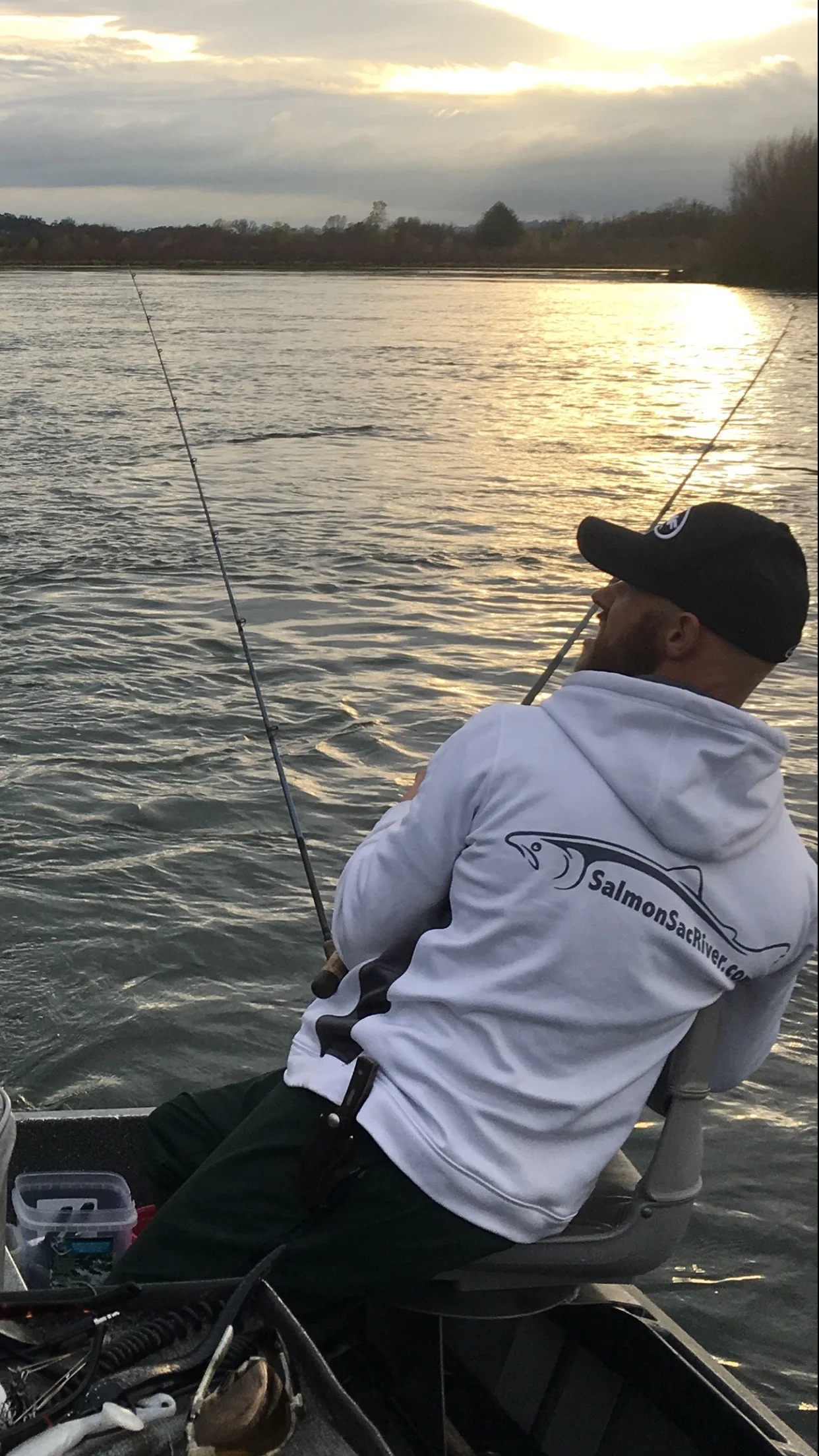 SalmonSacRiver.com On The Sacramento River Salmon Fishing