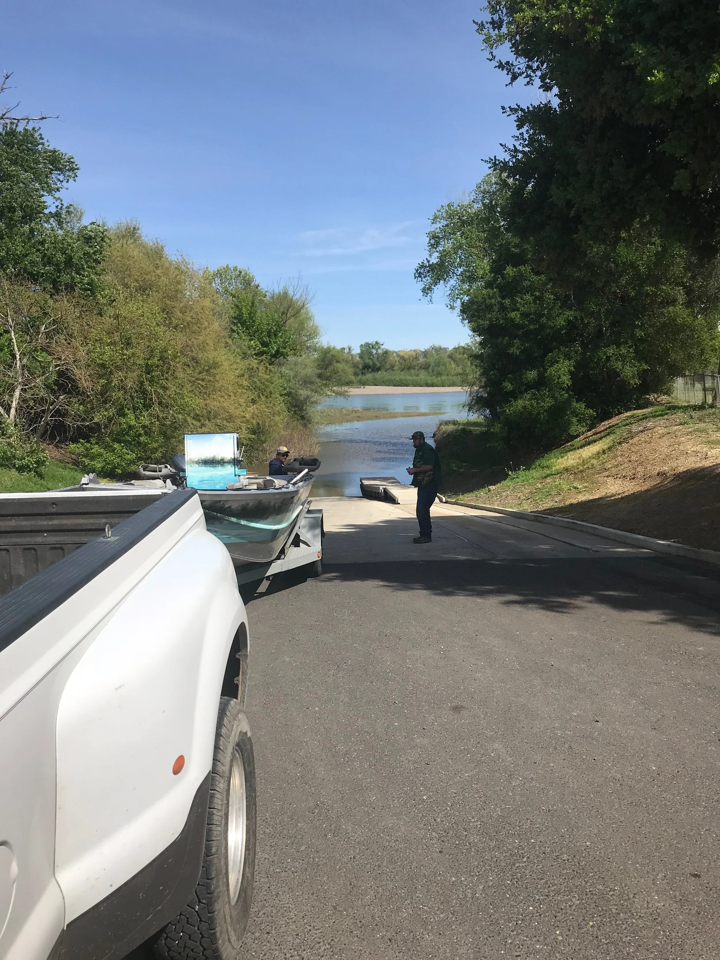 Salmonsacriver Jet Boat Going In The Sacramento River