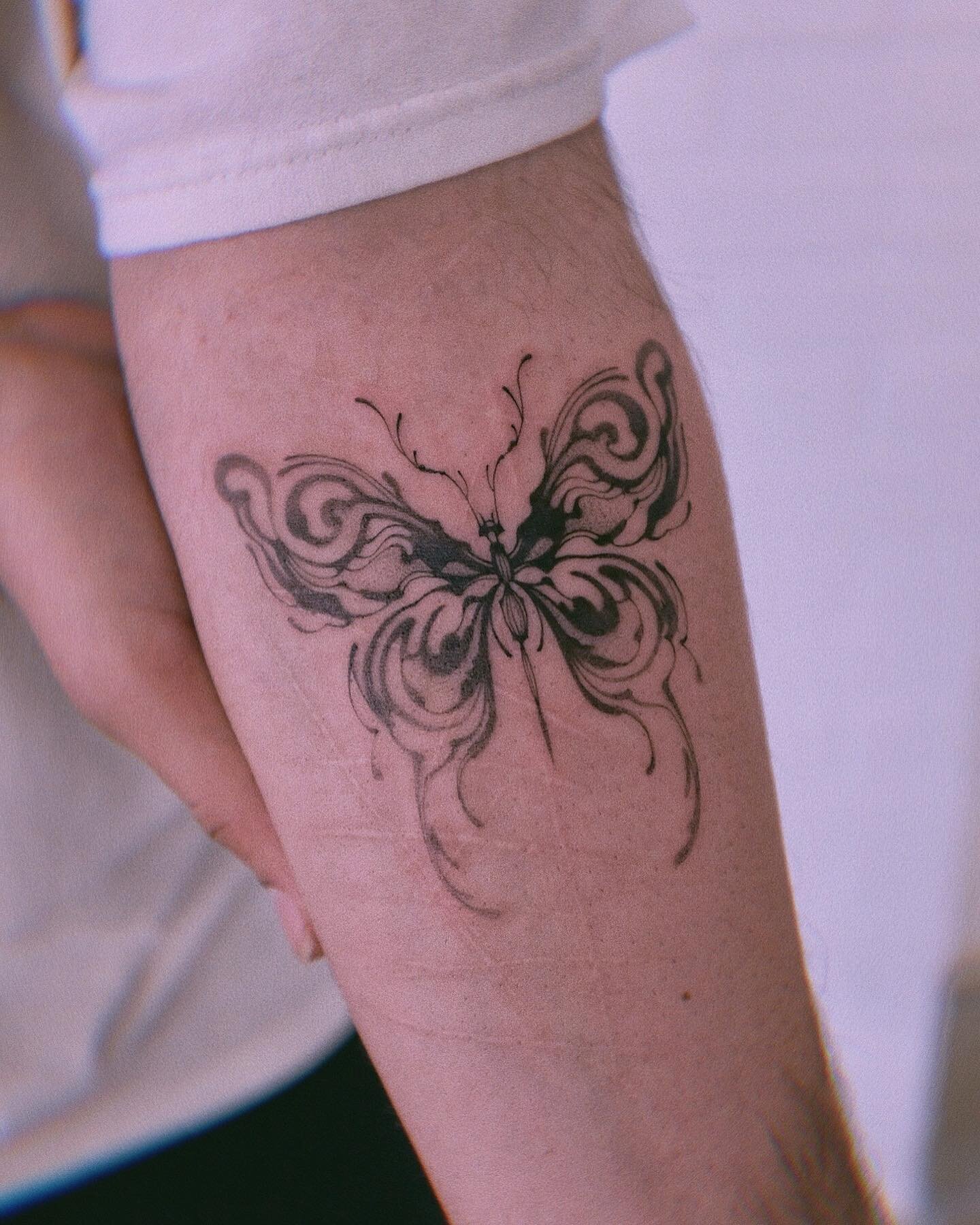 🦋 butterfly 🦋 
(more butterfly posts coming up !)
thank you so much Keon for trusting me with your first 🖤🥰

#illustration #illustagram&nbsp; #tattoos #ink #flash #sketch #lineart #tattoist #art #TAOT #abstractart #tttism #blacktattoo&nbsp; #tatt