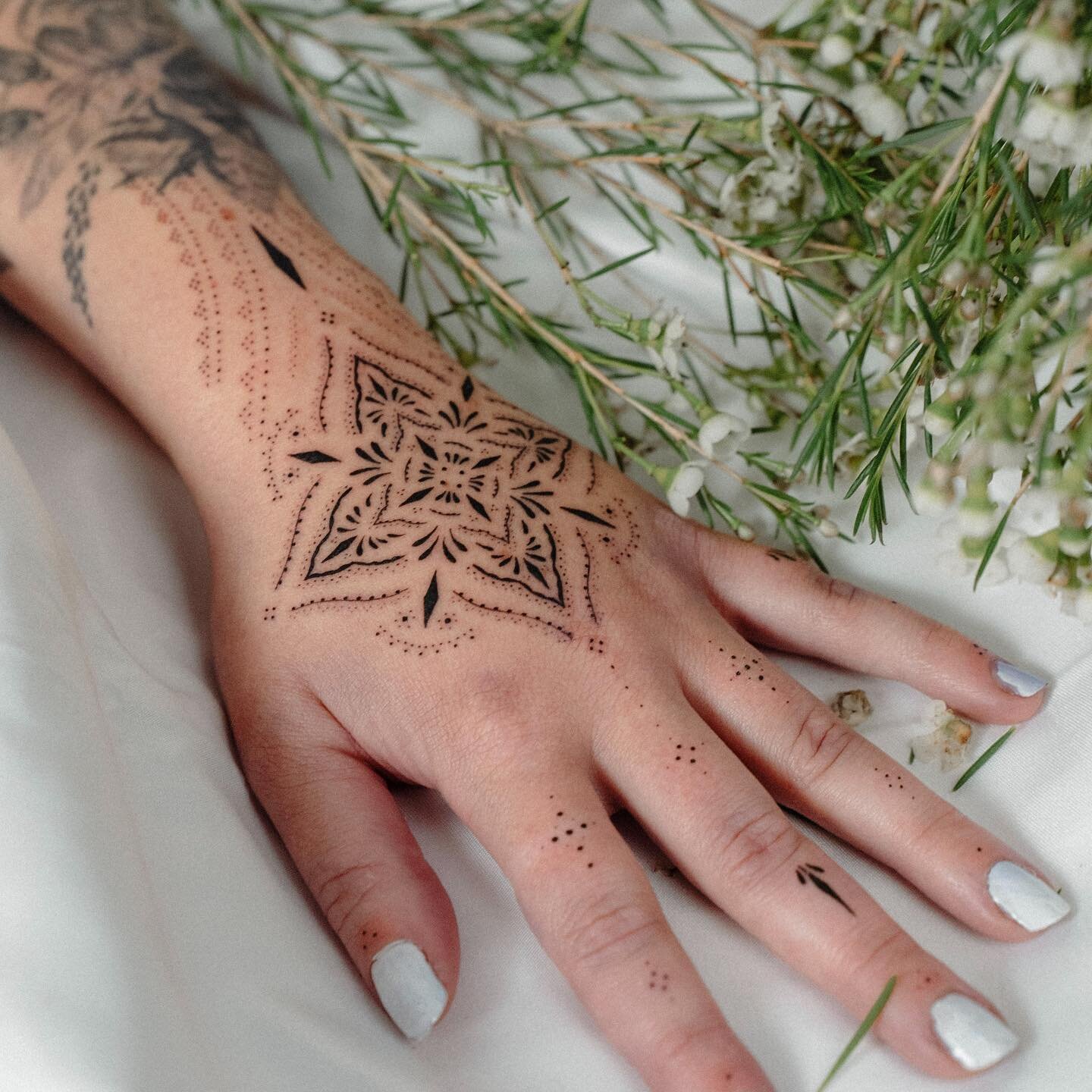 Henna Body Art Rental In Toronto | Abbey Road Entertainment