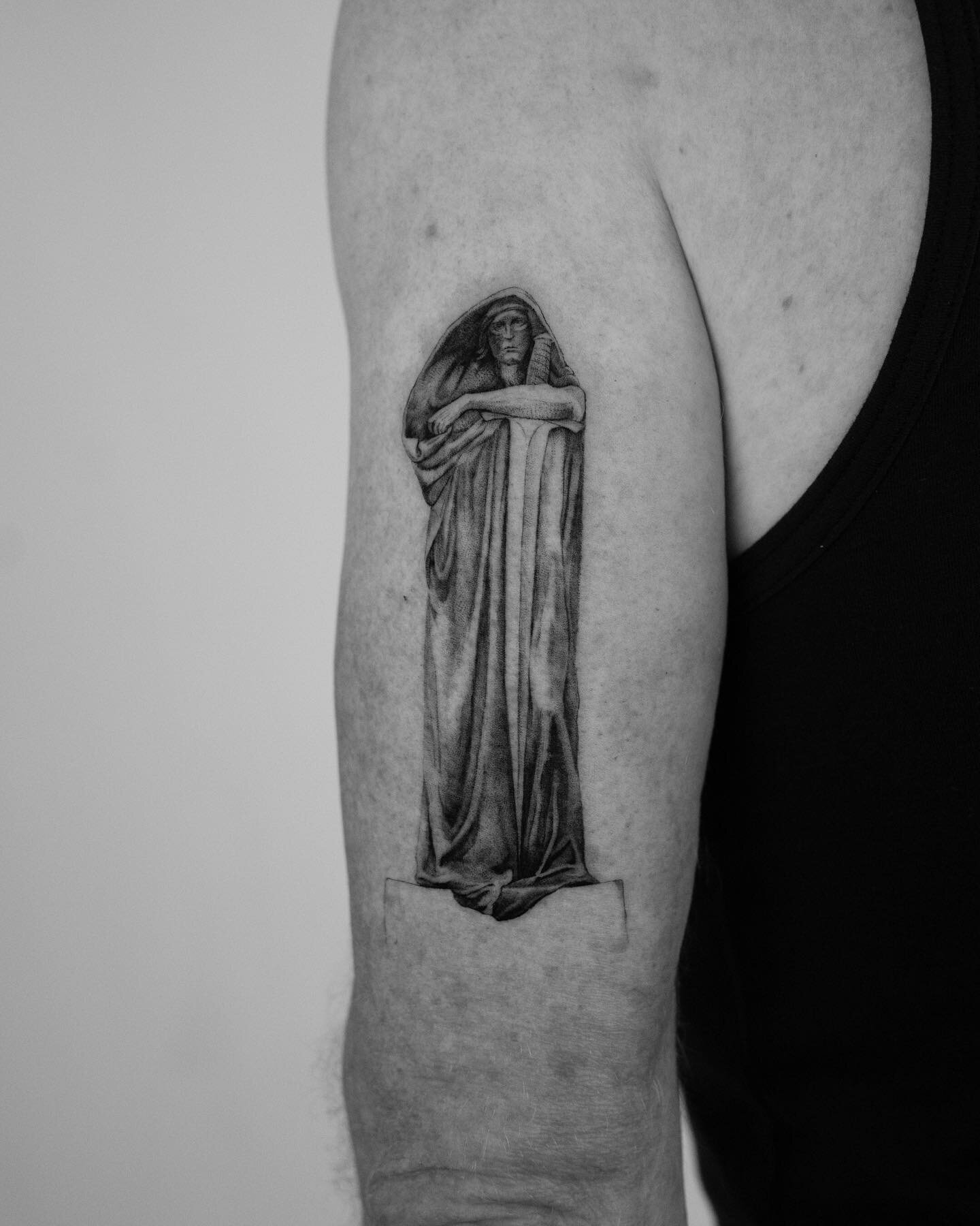Justice statue at the Supreme Court of Canada. Thanks, Stan.

.

All likes, saves, comments, and shares are appreciated :). 

.

lornetattoos.ca for booking. 

.

#tuesdaytoptags #floraltattoo 
#torontoink #torontotattoo #torontotattooartist #toronto