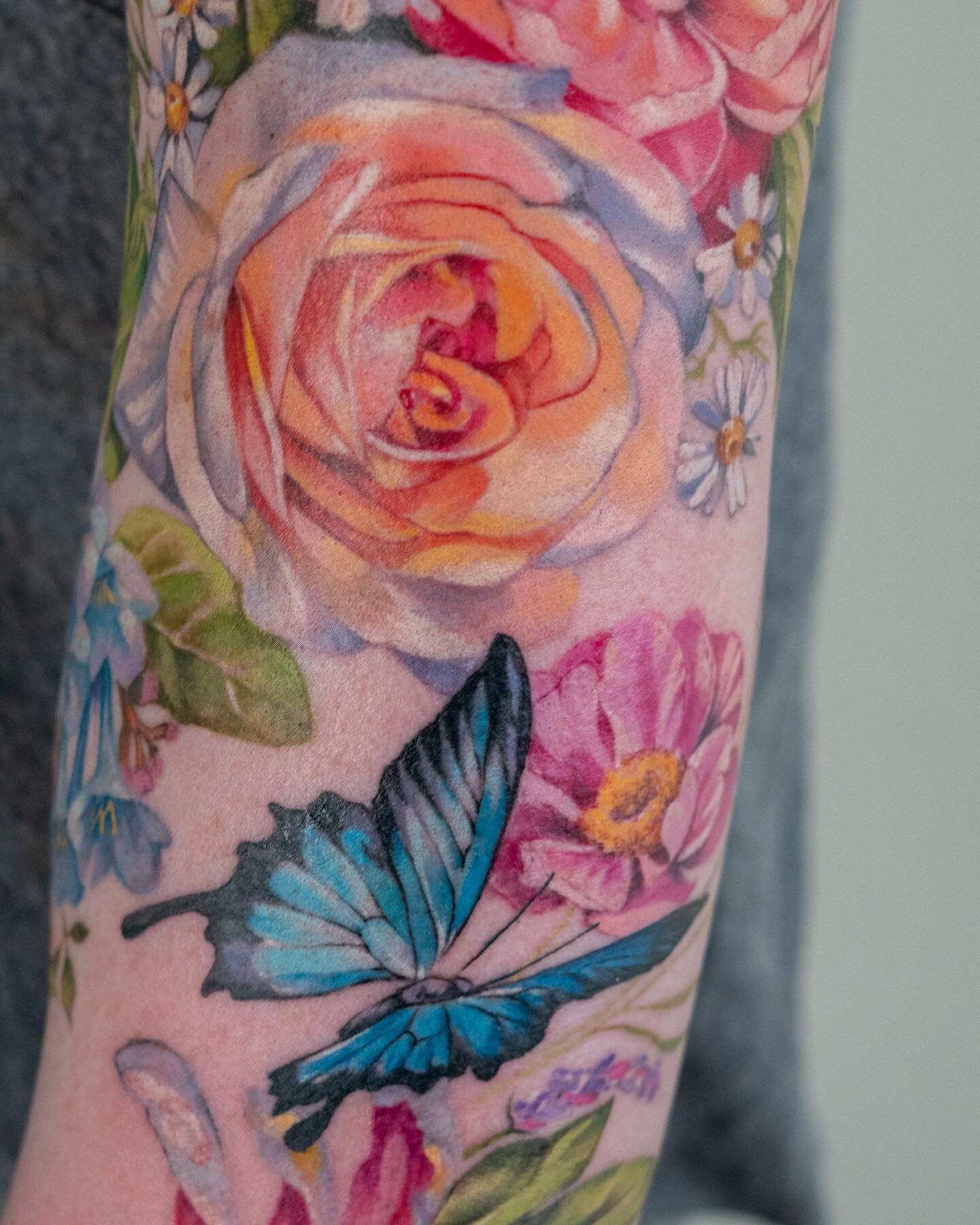 Part of the floral sleeve for Addison.
Can&rsquo;t wait to Finnish this project !
.
.
.
.
.
.
.
#florattattoo #botanicaltattoo #floralsleeve #rosetattoo #butterflytattoo #flowerstattoo #inked #tattoooftheday #botanicalart #tattooideas #sleevetattoo #