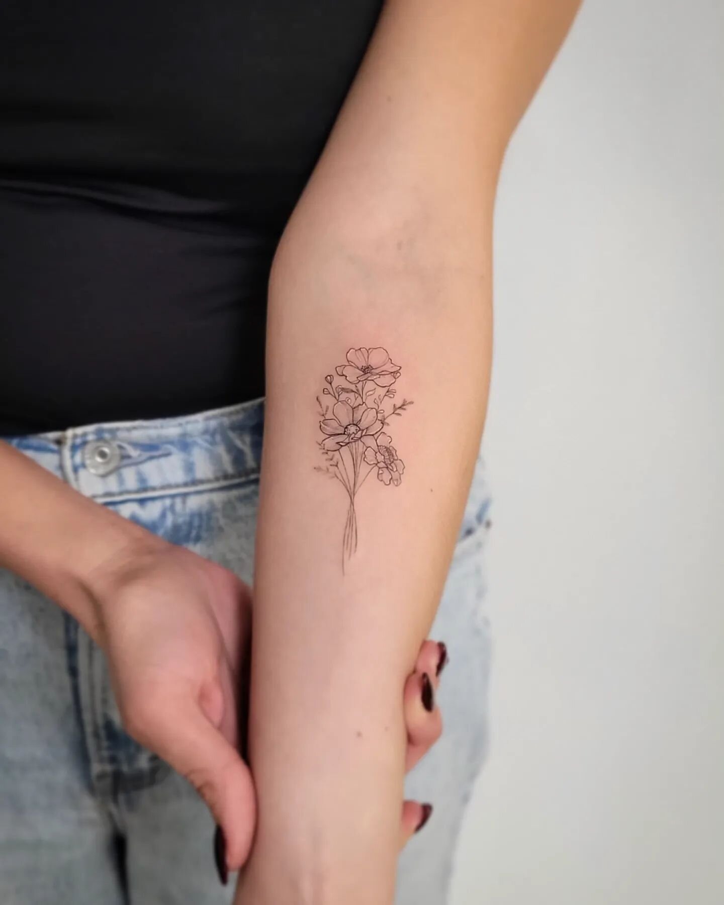 Floral bouquet *booking form in bio*
.
..
.
.
.
.
.
.
#tattoo #tattoos #ink #inked #art #tattooartist #tattooart #tattooed #tattoolife #tattooideas #love #artist #blackwork #instagood #tattoodesign #tatuagem #tattooing #tattooist #blackandgreytattoo 