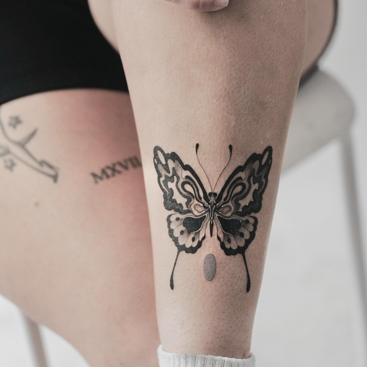 Custom for Jacklyn🦋🖤🦋
.
.
.
.
#tattoo #torontotattoo #tattooart #legtattoo #butterflytattoo #blackandgreytattoo #tattoostyle #ink #blackwork #trippytattoo #funtattoo #customtattoo #tattooist #uniquetattoo