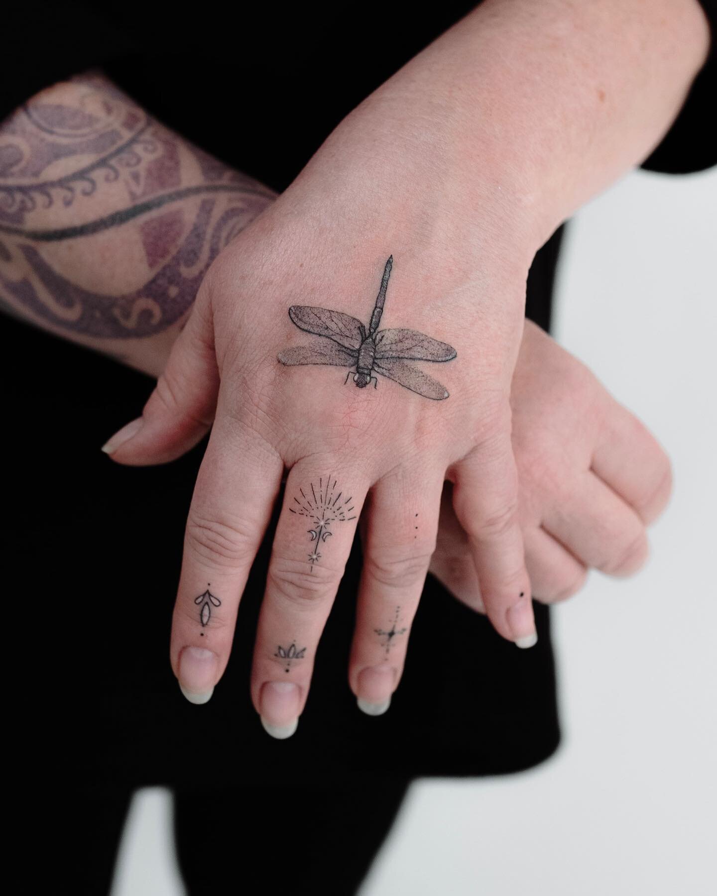 Hands *booking form in bio**
.
.
.
.
.
.
.
.
.

.
.
.

#tattoo #tattoos #ink #inked #art #tattooartist #tattooart #tattooed #tattoolife #tattooideas #love #artist #blackwork #instagood #tattoodesign #tatuagem #tattooing #tattooist #blackandgreytattoo