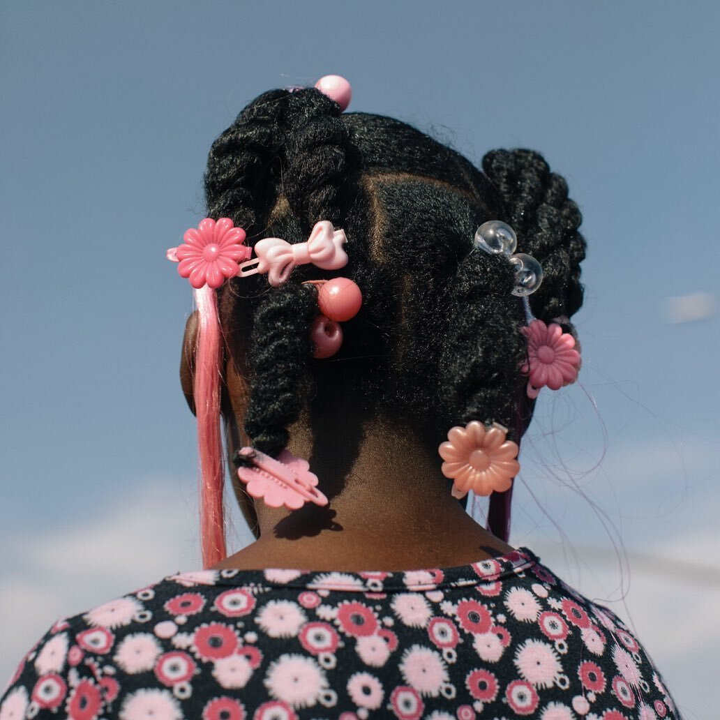 Photo by the talented @abbyross___ 
Angel, Martin Luther King Parade, 2018

This image is black girlhood 💗

What touched me the most about this photo is the hair accessories, 

Angel has a whole bouquet of flowers in her hair&hellip; 
Whether she pl