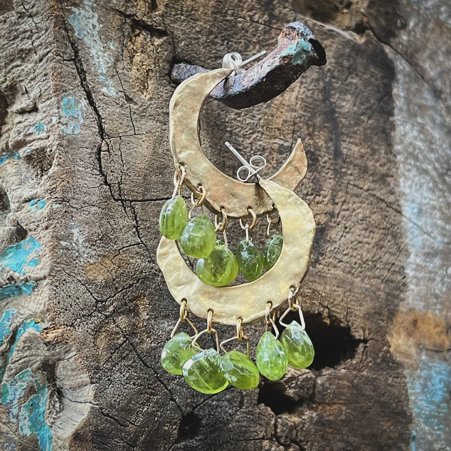 Make a statement with these sculptural hoop earrings. Accented with vesuvianite and sterling silver posts, handmade.

#jewelry #earrings #hoops #vesuvianite #handmade