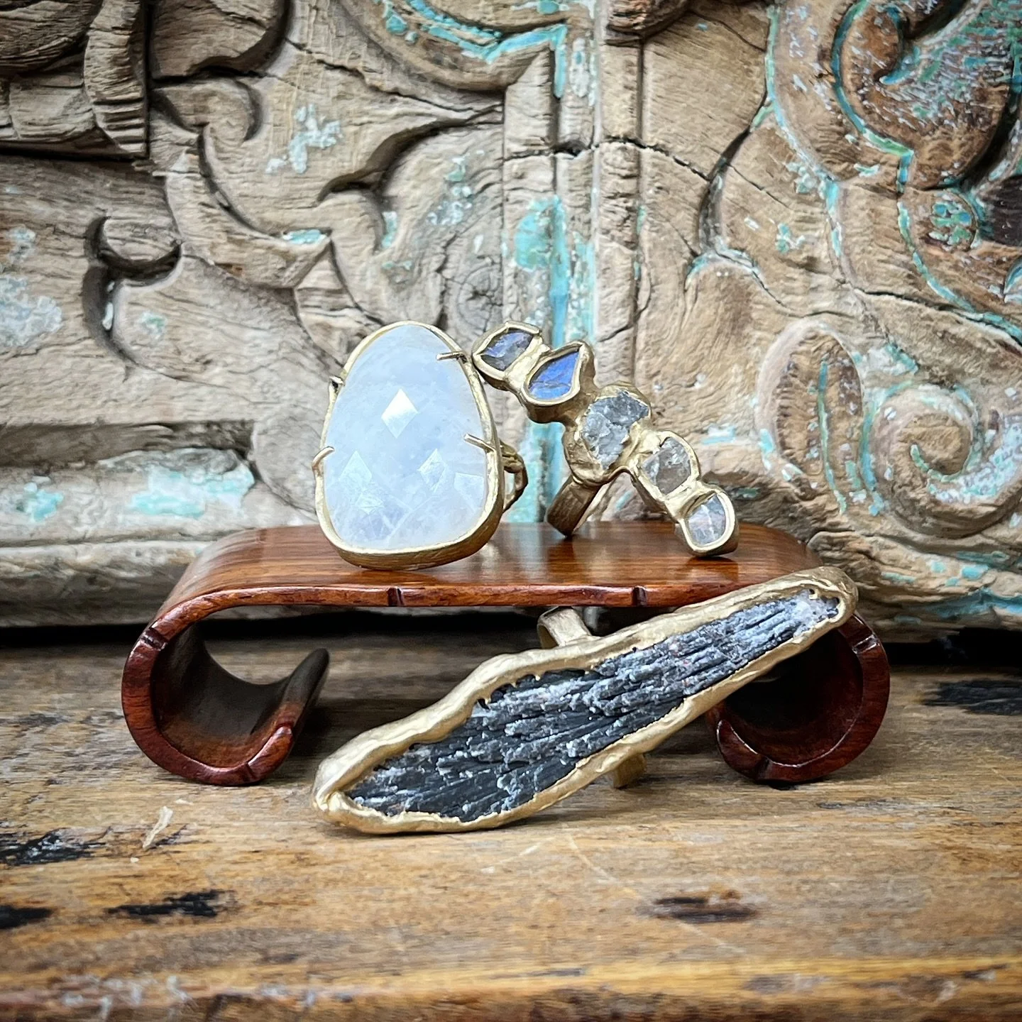 New statement rings for your next party. Moonstone, labradorite and black kyanite set in brass, handmade.

#jewelry #rings #stones #handmade #handmadejewelry