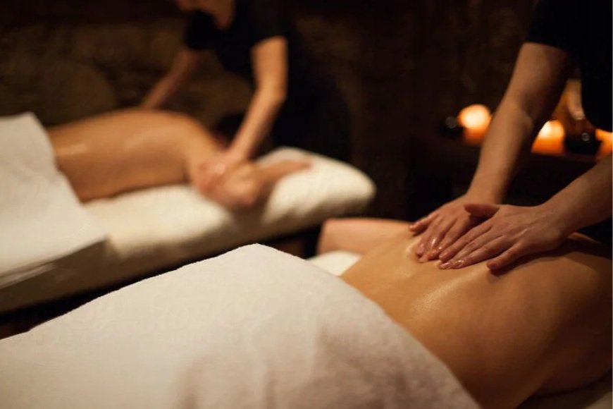 Relaxing-Couples-Massage.jpg