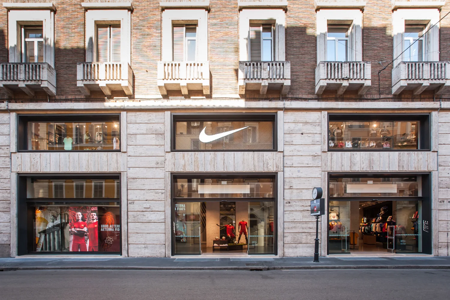 nike roma via del corso