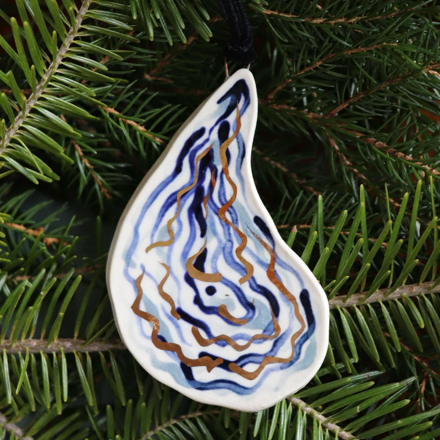 Oyster ornaments with a touch of gold 🦪💫