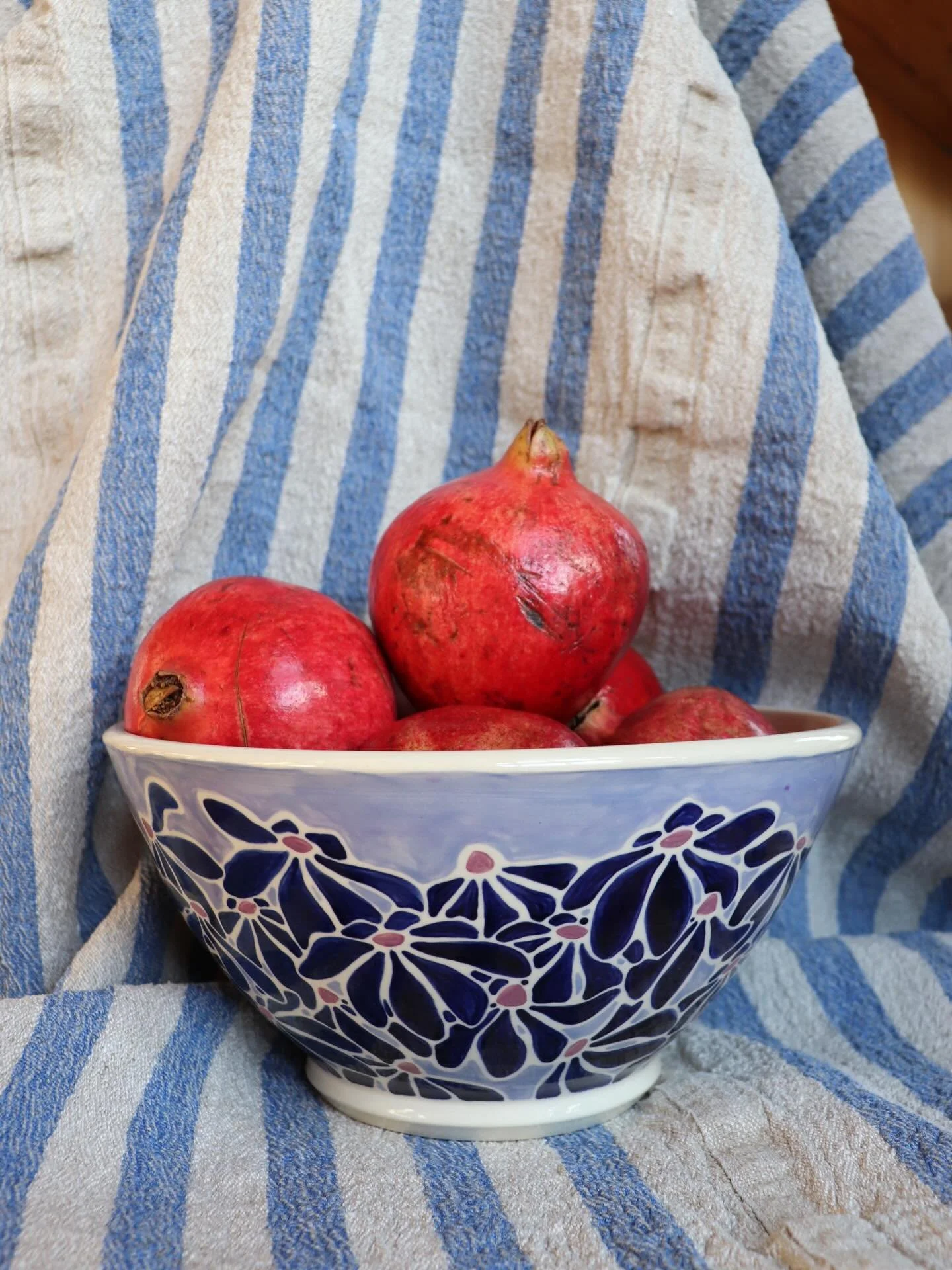 Winter floral serving bowl 🍽️