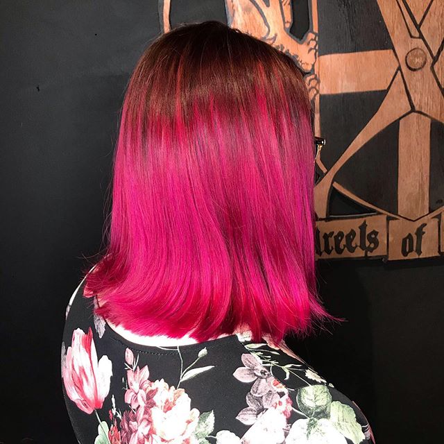 Pretty in Pink 💞
.
.
Pre-lightened balayage followed by the all over pink color, all done by our top stylist Rhuby!
.
#pinkhair #balayage #creativecolor #fashioncolor #streetsoflondonsalon #chicago