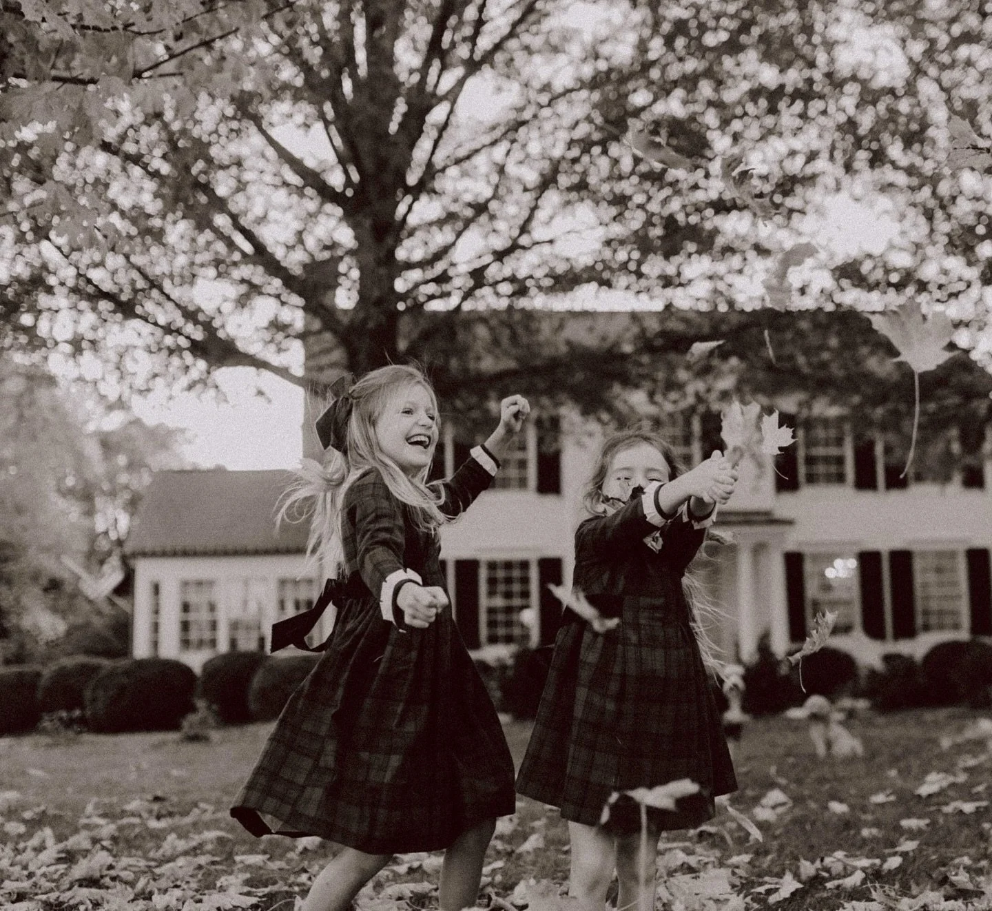 Some of my absolute favorite photos!! Mom stayed inside while me and the girls played in the yard &mdash;- and I captured the essence of what it means to be little and full of pure joy 🤍