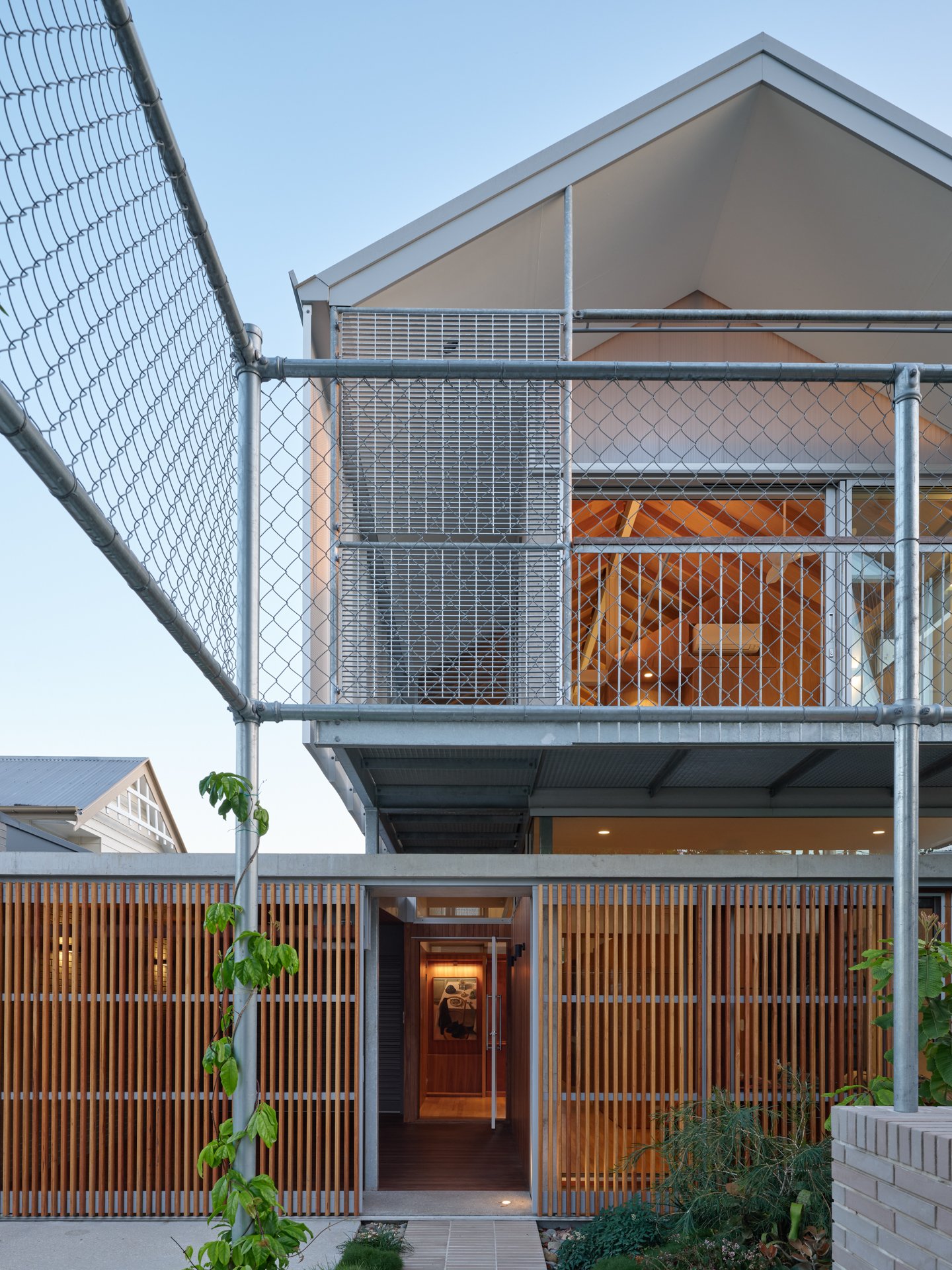 02_10033-resnew_FloatingGableHouse_Phormarchitectureanddesign  ©CFJ.jpg.jpeg
