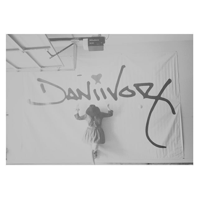Remember this sign? Maybe not, but it was last used in my show at @thetroubadour a lonnnng time ago. ๐ก Now it hangs between Eddie’s fishing rods and our storage bins in the garage, and makes a fun backdrop for my morning workouts. ๐ฟ Regardle