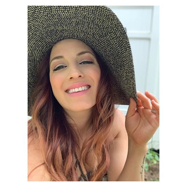 Hi ๐ from my hat & I