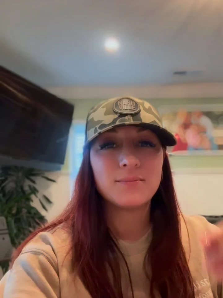 Oh my it&rsquo;s been a busy week and I&rsquo;m one tired musician. BUT sometimes your own song reminds you why you keep going 🤪💛 &lsquo;Hope&rsquo; is just what I needed!! Swipe 👉 to hear me play a snippet live and unedited 🎶✨🎹 #happyfriday #ho