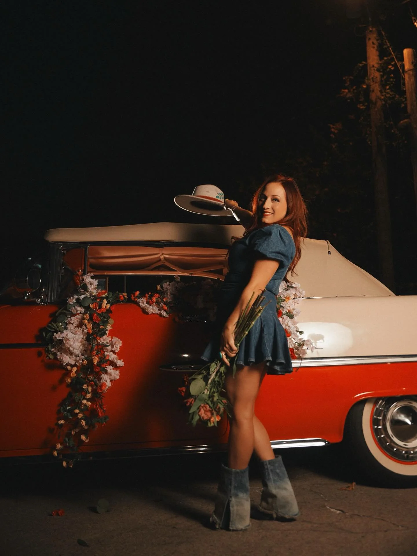 I&rsquo;m ready to go start road trippin&rsquo; with this new music, what about you? 🚗 Have you blasted it in the car or maybe in your yoga class yet? Pretty prettay goooooad!!! March 26th, the whole thing is comin&rsquo;!!! #looneybin #newmusic #no