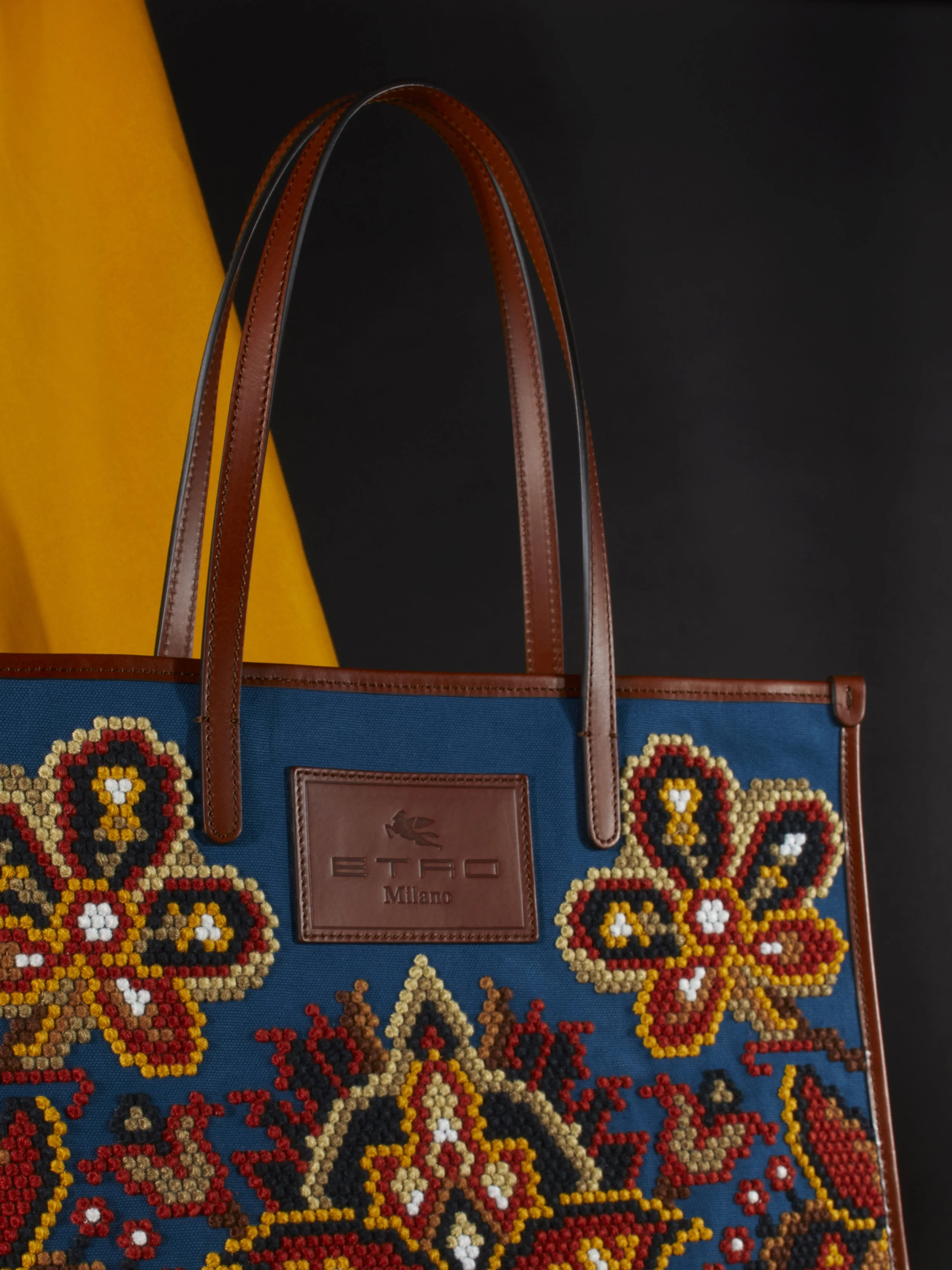 INTERNATIONAL_FALLTOTES_3_CROP.jpg