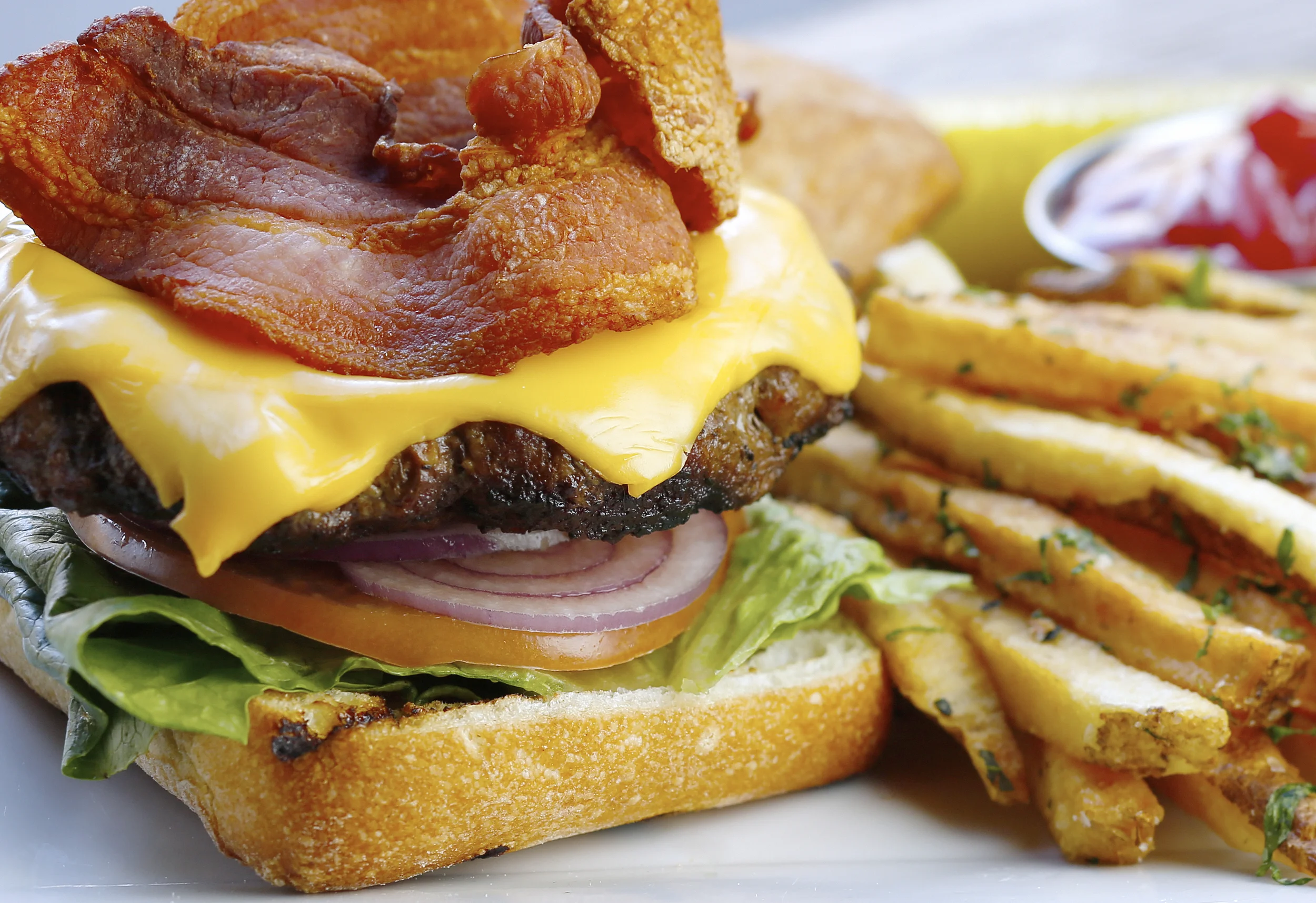 burger_cheese_Bacon_Close_HR.jpg