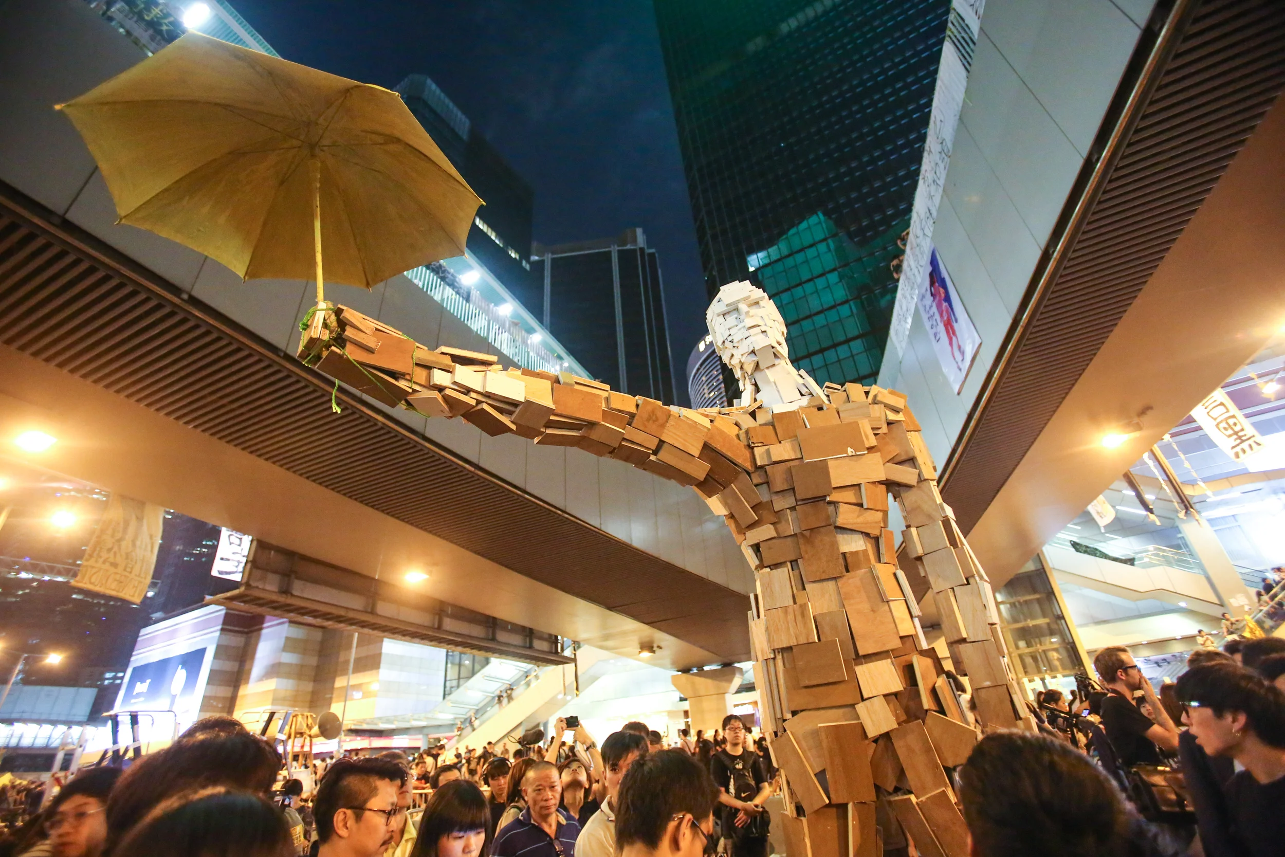 HK Umbrella man-BenC-0234.jpg