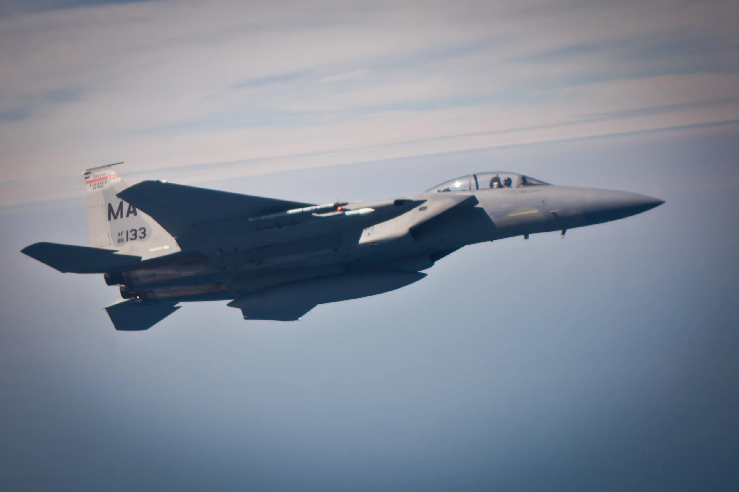 A F-15 C Eagle jet fighter is seen outside the window of the U.S. Air Force KC-10 Extender on Aug. 14, 2012 over the Atlantic Ocean. (Benjamin Chasteen/The Epoch Times) 