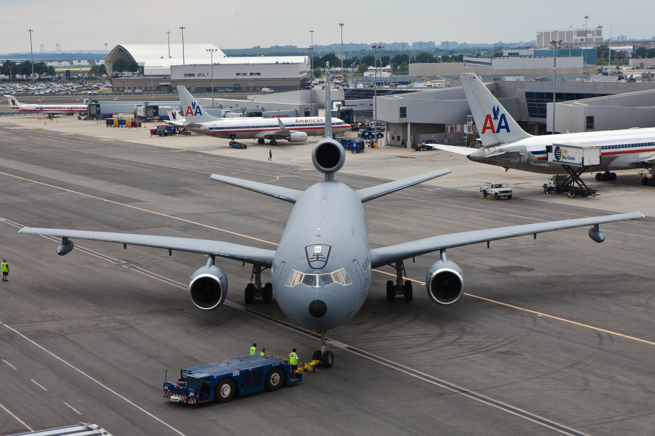  The U.S. KC-10 Extender to fly back to McGuire Air Force Base in New Jersey from the JFK Airport after a refueling exercise over the Atlantic Ocean on Tuesday. (Benjamin Chasteen/The Epoch Times) 