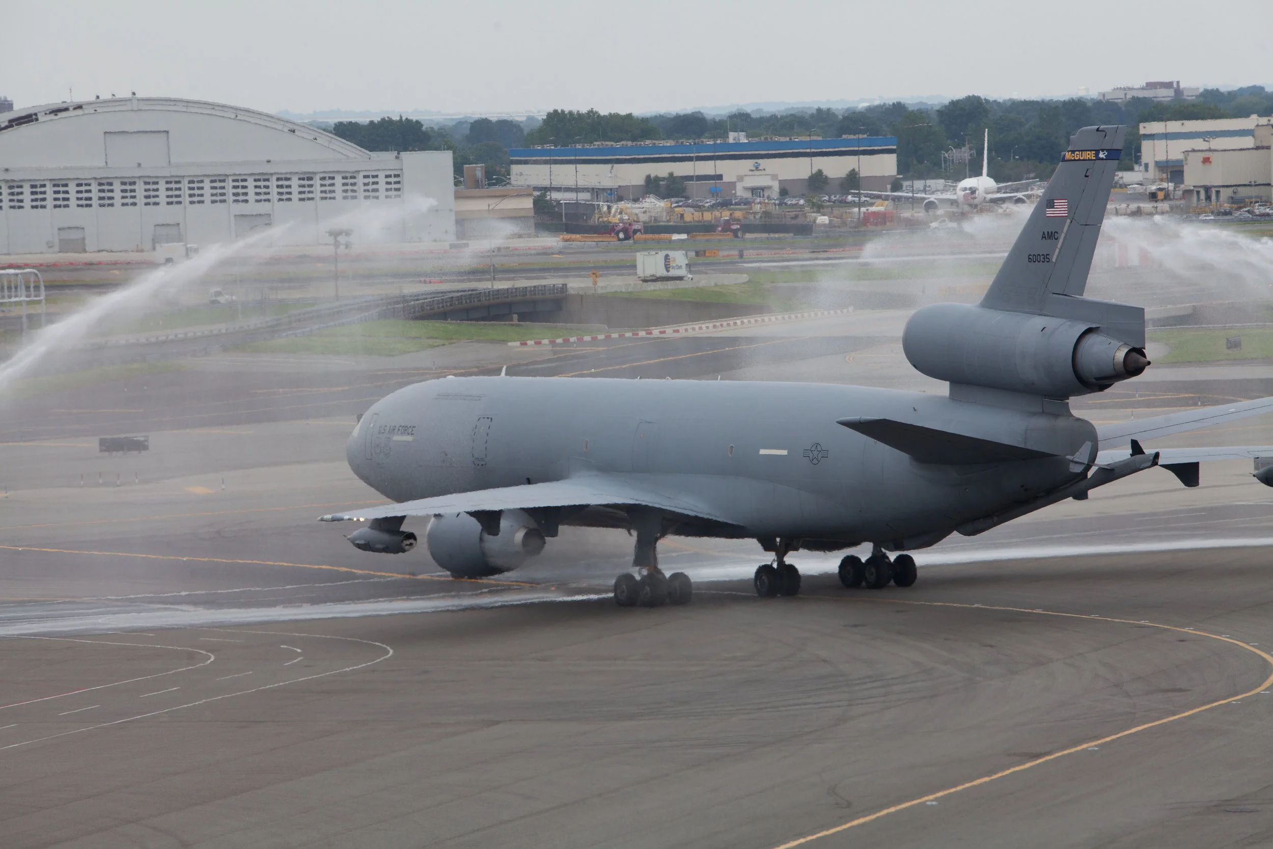  The U.S. KC-10 Extender to fly back to McGuire Air Force Base in New Jersey from the JFK Airport after a refueling exercise over the Atlantic Ocean on Tuesday. (Benjamin Chasteen/The Epoch Times) 