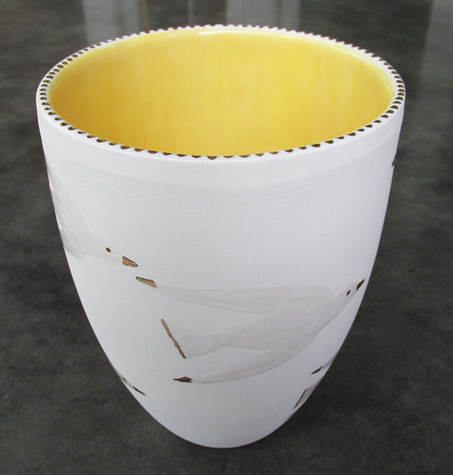 DA BW Vase White with Spot Varn and Luster 2.72.jpg