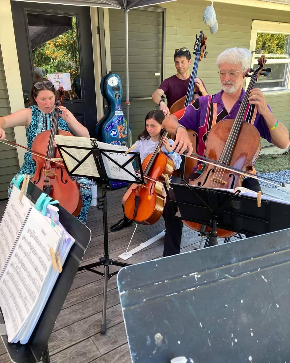 Orchestrate your plans to host a Stomp Stop 🎼🎻 and be sure to sign up by June 7th to be included on the official Stomp Map 📍🐓 🔗 sunnylandstomp.com/hostsignup

📷: Bellingham Symphony Orchestra Stomp Stop in 2024

#sunnylandstomp #sunnylandneighb