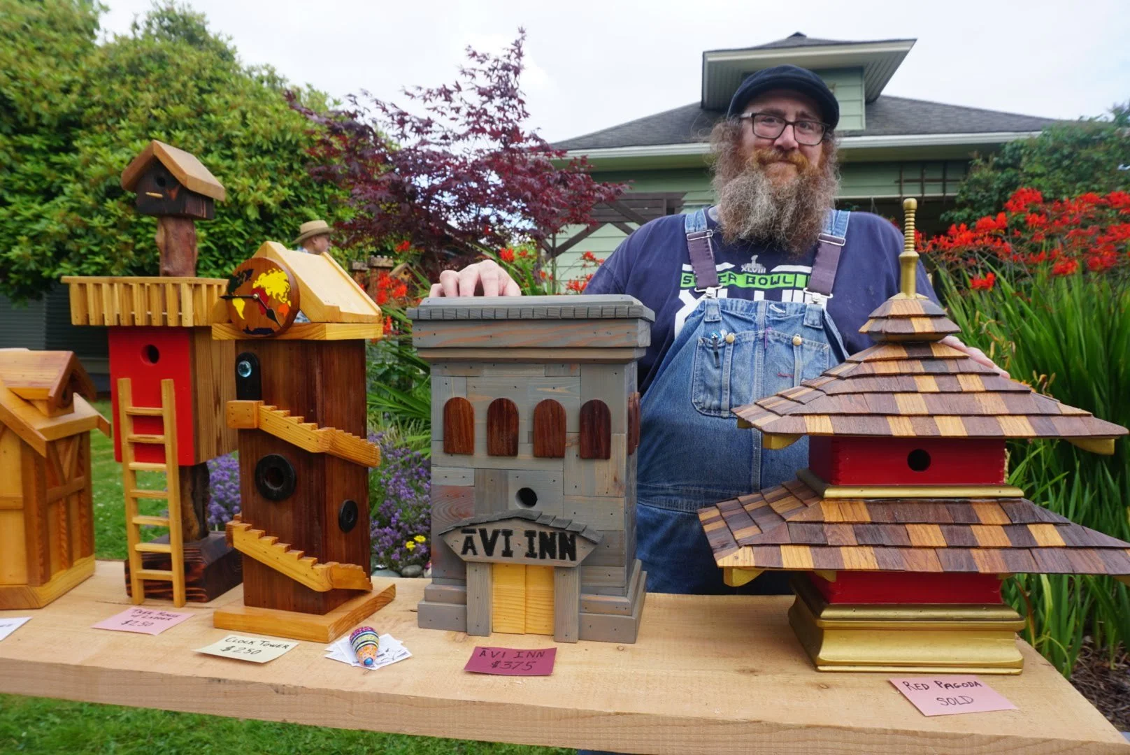 ✨Host Highlight✨ 📍#28 BirdTales Birdhouses: These delightful, handcrafted birdhouses each tell unique bird tales and truly capture the eyes and imaginations of humans and birds alike. @bird_tales_birdhouses aren't just any birdhouses; they are gorge