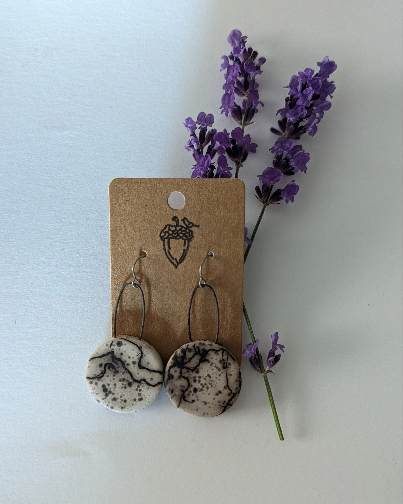 ✨Host Highlight✨ 📍#30 Zilite &quot;Little Acorn&quot; Ceramics: Amateur artist, &quot;Little Acorn,&quot; will be selling her handmade ceramic wares. Bowls, pots, mugs, and ceramic jewelry will be available in all kinds of colors! 🏺 She fell in lov