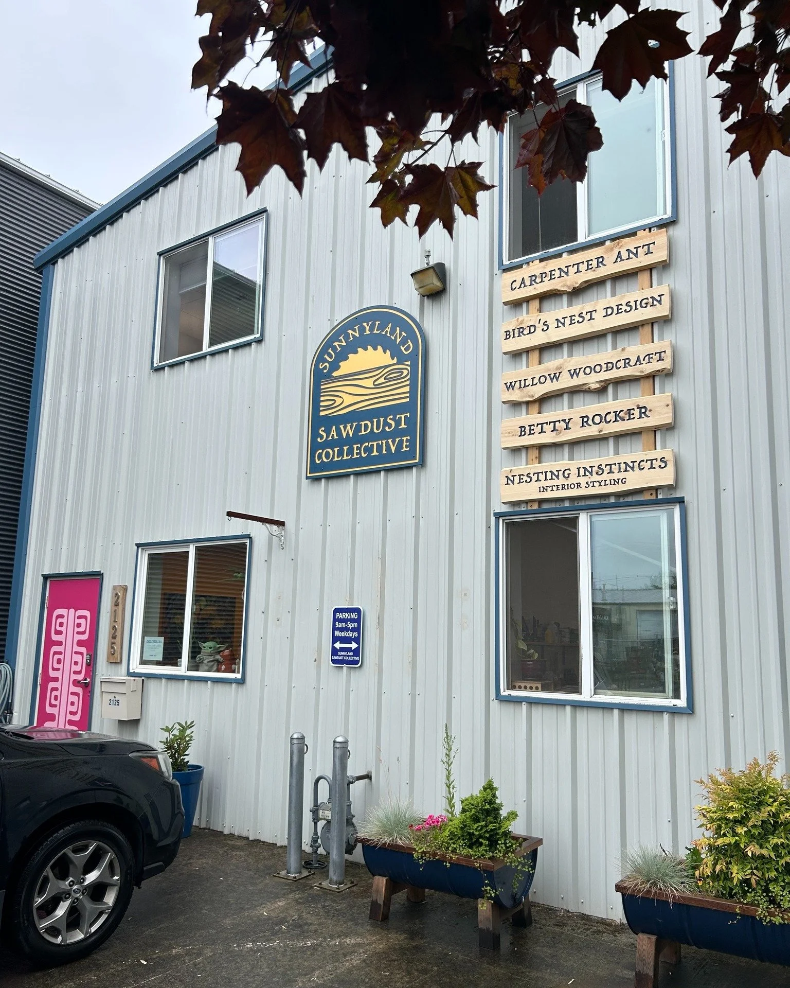 ✨Host Highlight✨ 📍#11 Sunnyland Sawdust Collective: There's a lot happening at the @sunnylandsawdustcollective, including new business signs and a mural by @damp.earth. Ant Chapin (@carpenterantbham) will have some cutting boards for sale made from 