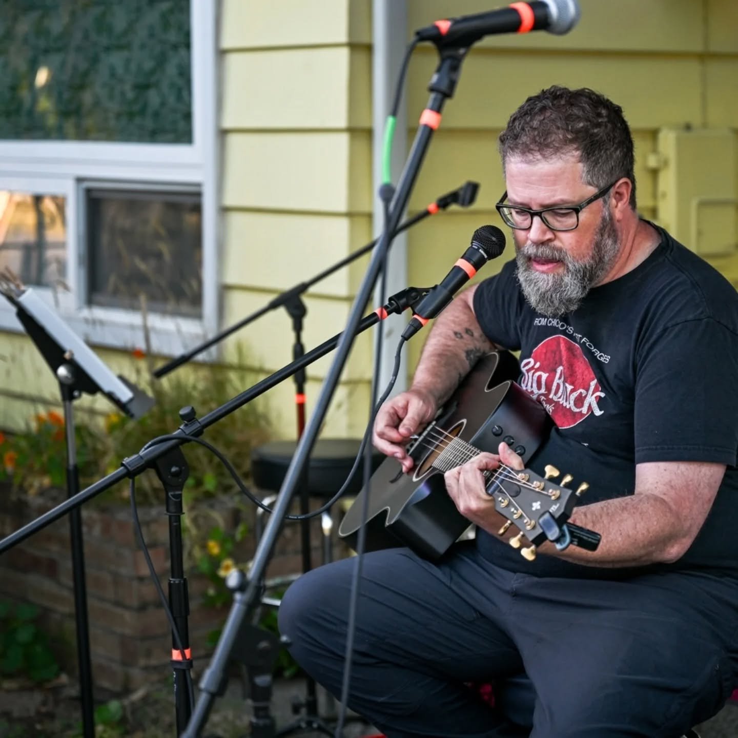 Show off your chops on Stomp Saturday! 🎸🎤🎶 Create a Stomp Stop that draws a crowd and gets a standing ovation! 🙌🎉 Be a host that rocks 🤘and sign up by June 6th at 🔗 sunnylandstomp.com/hostsignup

📷 2025 Stomp Stop: Yellow House Driveway Amphi