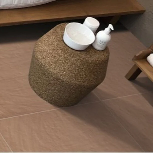 A modern twist on traditional
Mediterranean cotto flooring.
Featuring a soft textured
surface and warm tones, it is
available in a matt finish in 600x600, 75x300mm, 150x300mm