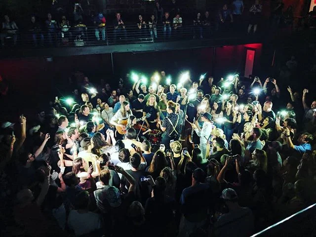 Not my first rodeo with @kishi_bashi , but this one probably topped them all! W/ top notch concert buds @fetacheeseplz @clairestreamed .
.
.
.
.
#kishibashi #houstonmusic #heightstheater #livemusic #concert #crowd #encore #omoiyari