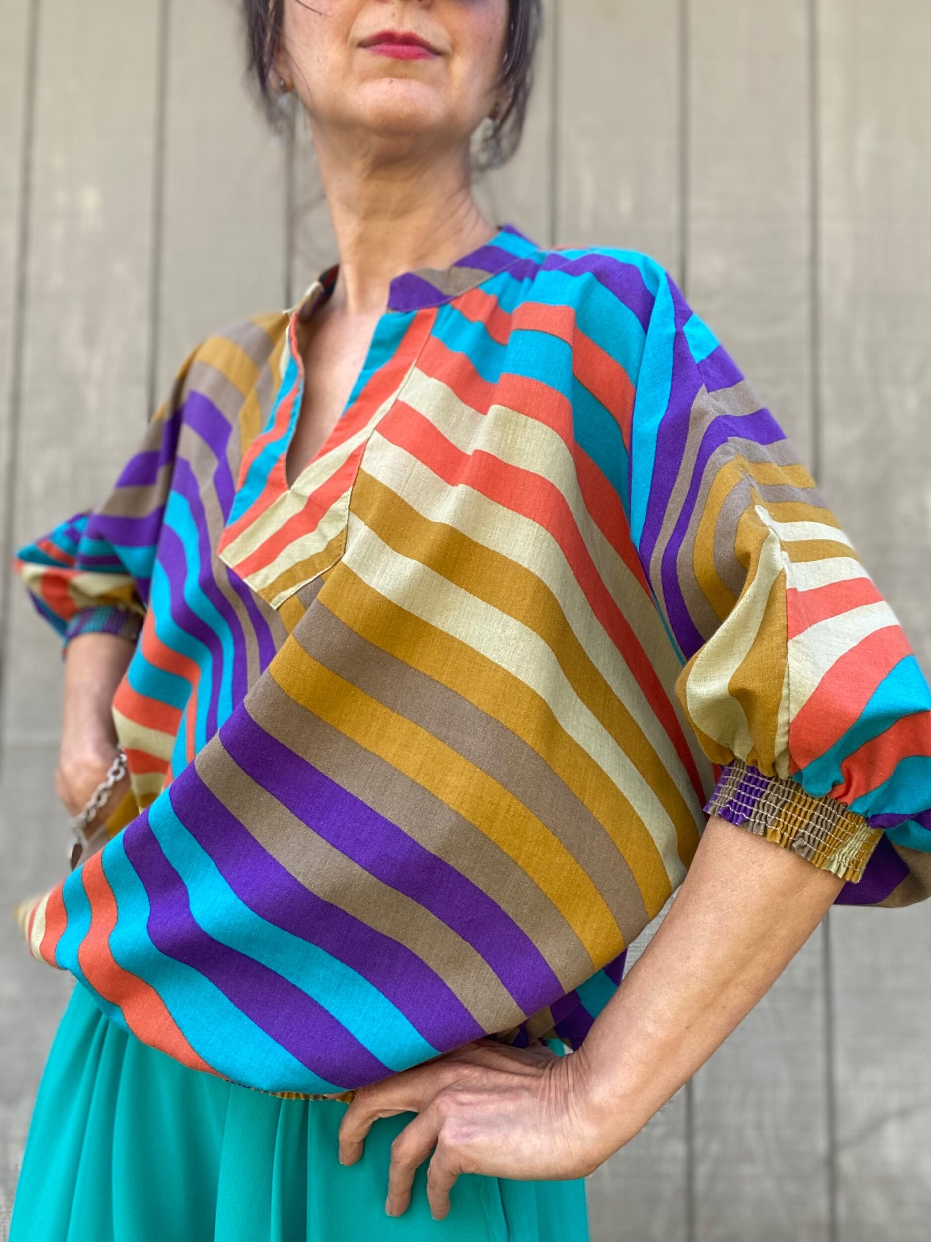 1980s Wavy Rainbow Stripe top