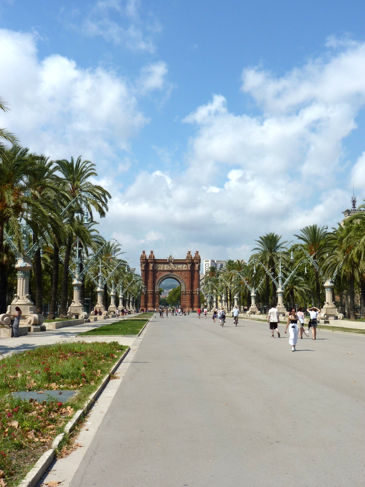 Barcelona-Arc-de-Triomf.jpg