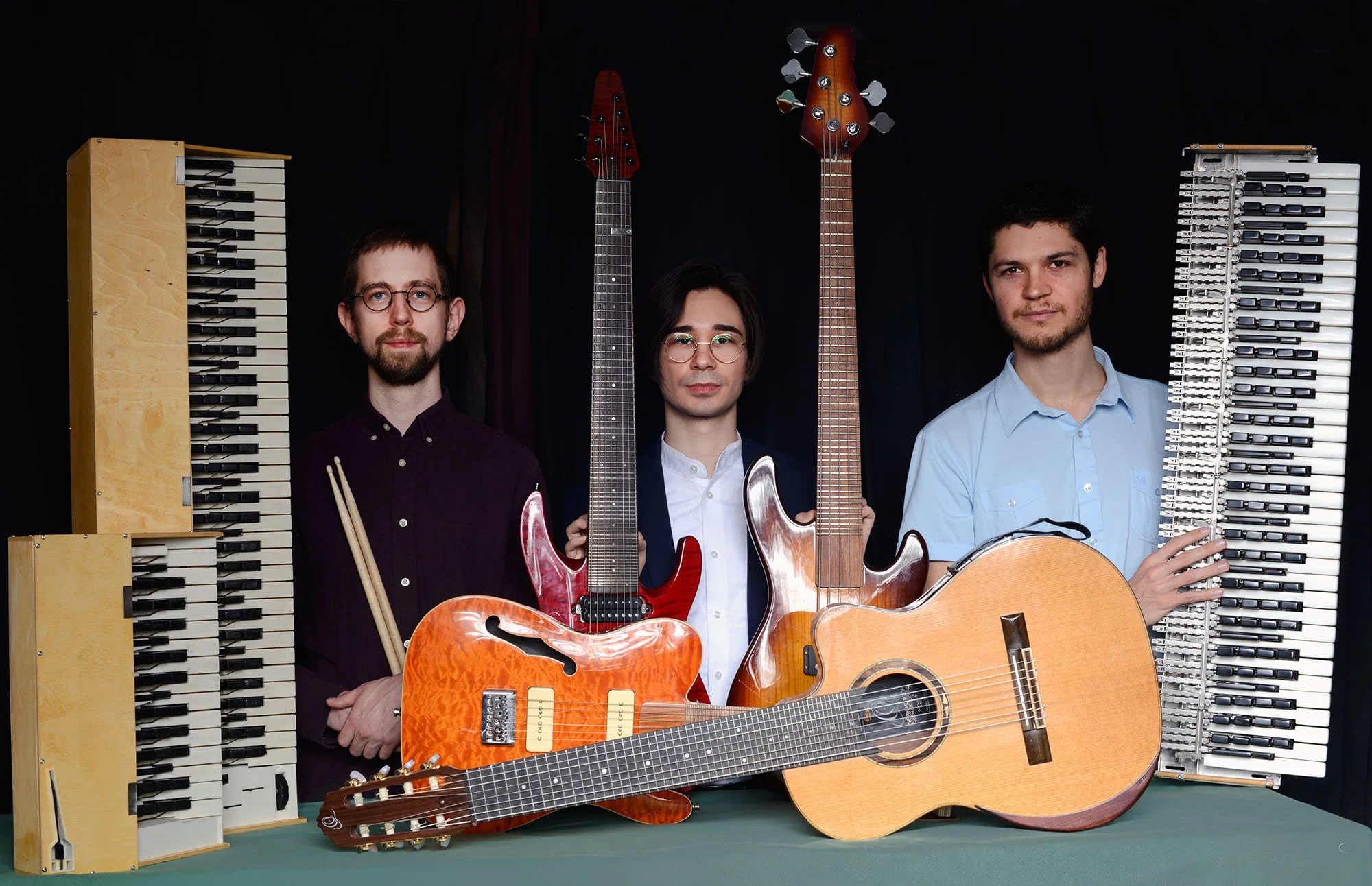 Curatorial introduction with and about Dsilton