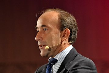 Alfonso Lacruz delivering a course for agents in Almeria