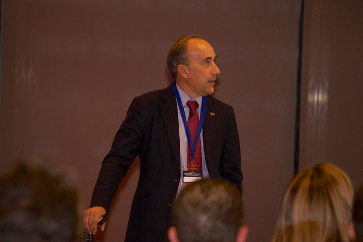 Alfonso Lacruz presenting at the Agrupacasa MLS meeting in Almeria